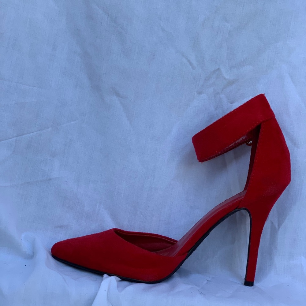 Heels - Picture 2 of 4
